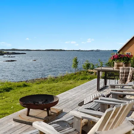 Borgvag - A Unique Seafront In The Heart Of Lofoten *