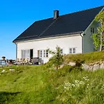 Borgvag - A Unique Seafront In The Heart Of Lofoten Semesterbostad Bostad